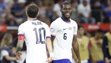 Капитан Америка поведе САЩ към мощен старт на Копа Америка