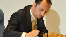 Веско Топалов с първа загуба  в Турнира на претендентите за световната титла