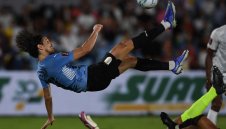 Къде ще играе? Кавани изненада всички с избора си