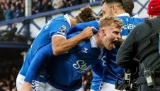 От Юнайтед вдигнаха офертата за Карамел