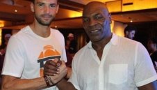 Майк Тайсън пуши 10 тона марихуана месечно