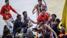 Невероятна драма! Олимпиакос взе победа с тройка в последната секунда