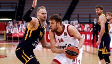 Александър Везенков подписа нов договор с Олимпиакос