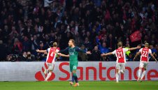 Ливърпул излезе от покера за Де Лихт