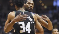 И без Къри Уориърс се справиха с Янис