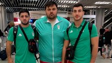 Двама борци потеглиха към Париж