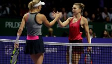 Возняцки разби световната №1 Халеп