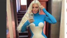 Сръбски национал ступа секси певица, забраниха му да я доближава + СНИМКИ