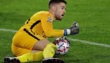 Ливърпул с поглед към бъдещето! Отмъква вратаря на Севиля