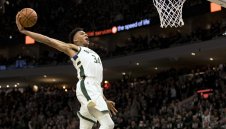 Янис и компания пратиха Бостън в почивка