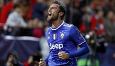 Съпругата на бивш халф на Юве скри зърното си + СНИМКИ