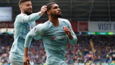 Челси се справи с Кардиф с късмет и съдии