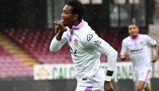 Кремонезе се измъкна от последното място