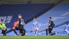 Феновете на Милуол освиркаха "Black Lives Matter" 