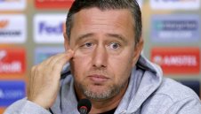 Регекампф удрял по бутилка водка преди мач за късмет!