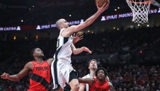 Джинобили се нареди до Джордан, но Шпорите загубиха