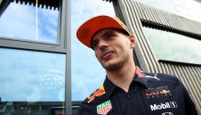 Лудия Макс фучи в Сингапур