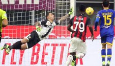 Драма на "Джузепе Меаца"! Милан уцели четири греди, но се спаси от първа загуба