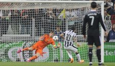 „Старата госпожа” взе скалпа на „кралете”, но интригата остава