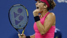 Сензацията Бенчич: Забавлявам се на корта