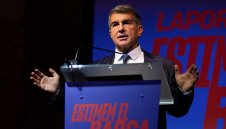 Лапорта е голямата надежда на Барса