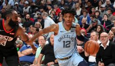 Новобранец скри топката на Брадата и Уестбрук