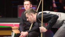 Брилянтен Селби екзекутира Уолдън и точи ножа на О'Съливан