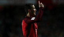 Роналдо стигна 70 гола за Португалия + ВИДЕО