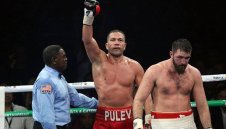 Кобрата подписва с мениджъра на Мохамед Али, Ивендър Холифийлд и Мани Пакиао