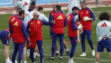 Селекционерът на Испания иска играчите да възстановят имиджа на испанския футбол