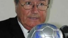 Блатер иска да наказват при 3 жълти картона