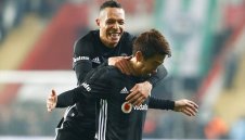 Фавре, спиш! Кагава изригна с 2 гола за 3 минути