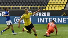 Футболът се завърна! Дортмунд разнебити Шалке с 4:0