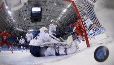 Русия се съвзе от шока на старта в Пьончан и смаза Словения с 8:2