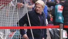 И Оливер Кан отива в Саудитска Арабия 