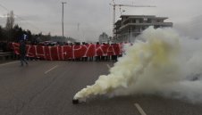 Бомби, димки, боя и киви във войната срещу Боби Михайлов и БФС + СНИМКИ