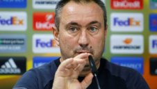 Мъри Стоилов се оправда за погромното 0:3 от Йънг Бойс