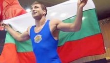 Великов печели финала, Бързаков губи