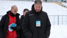 Любо Пенев скочи на съдиите