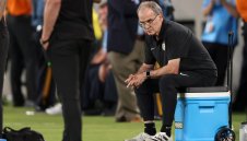 Наказаха Биелса, защото Уругвай закъсня за мача с Боливия