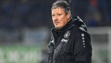 ЦСКА "замрази" Любо Пенев