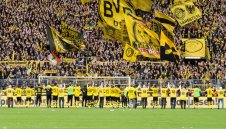 В Дортмунд, разбира се! Борусия с най-пълен стадион в Европа!