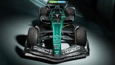 И Астън Мартин показа новата кола в натоварената седмица за Ф1