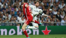 Роналдо и Рамос поканили Левандовски в Реал