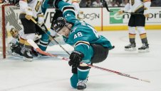 Акулите не простиха на Вегас и изравниха