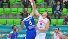 Лукойл Академик с дебютна победа