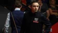 Макманас захапа здраво Дохърти в битката на "старите кучета"