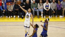 Стеф отново се развихри и съсипа Нъгетс, Далас изравни на Юта