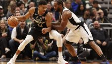 Eлените прегазиха Кауай и Клипърс