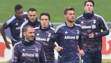 Барса готви троен удар по грохналия Юве